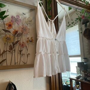 LA Hearts (Pacsun) White Flowey Button Tank 🤍